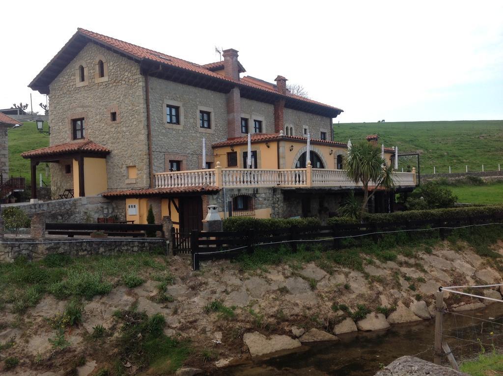 Trisileja En Puente Romano Toñanes Exterior foto